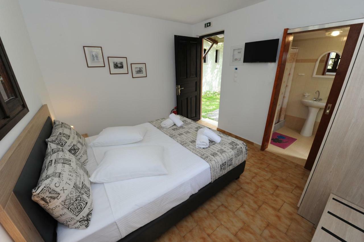 Camping & Bungalows Castle View Mystras Exterior photo